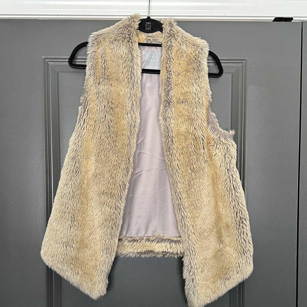 Chic Cream Faux Fur Vest